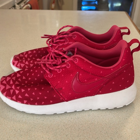 Nike Roshe Run Sneakers - Picture 3 of 4